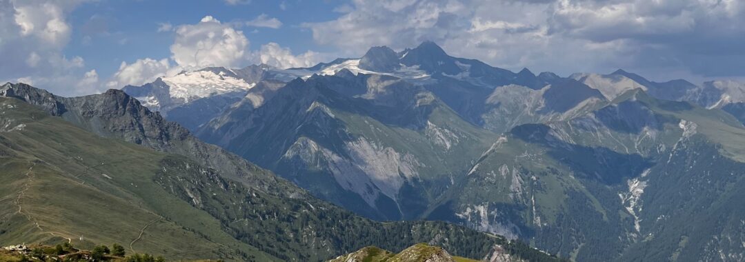 Barrierefrei erreichbares Bergpanorama bei der Adler Lounge
